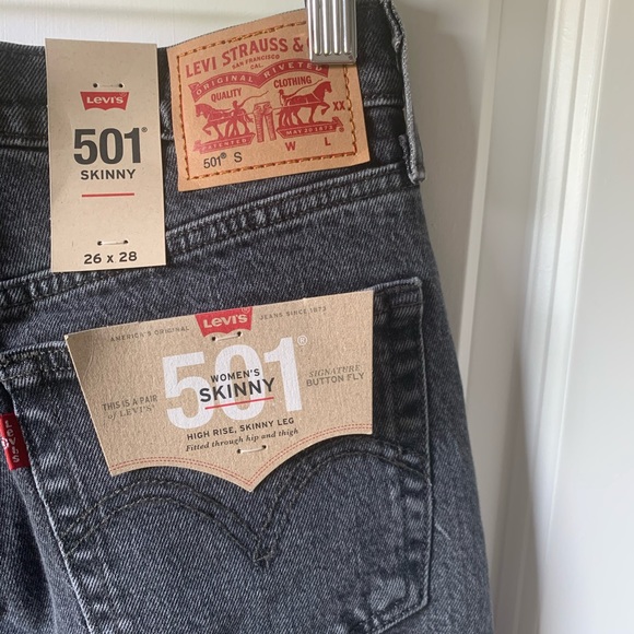 Leviโs 501 high rise skinny jean in faded black - Picture 11 of 16